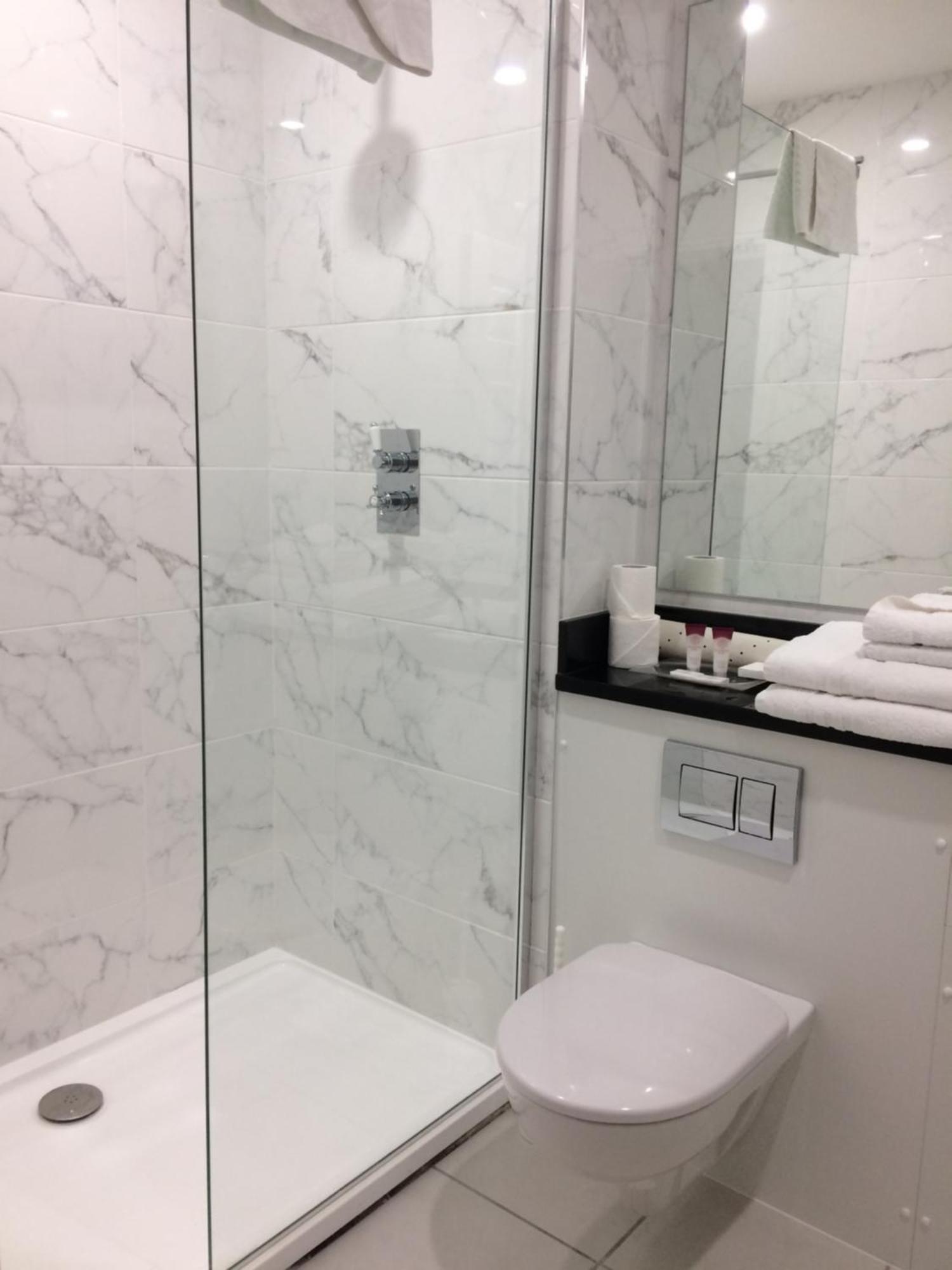Twin Room Bathroom