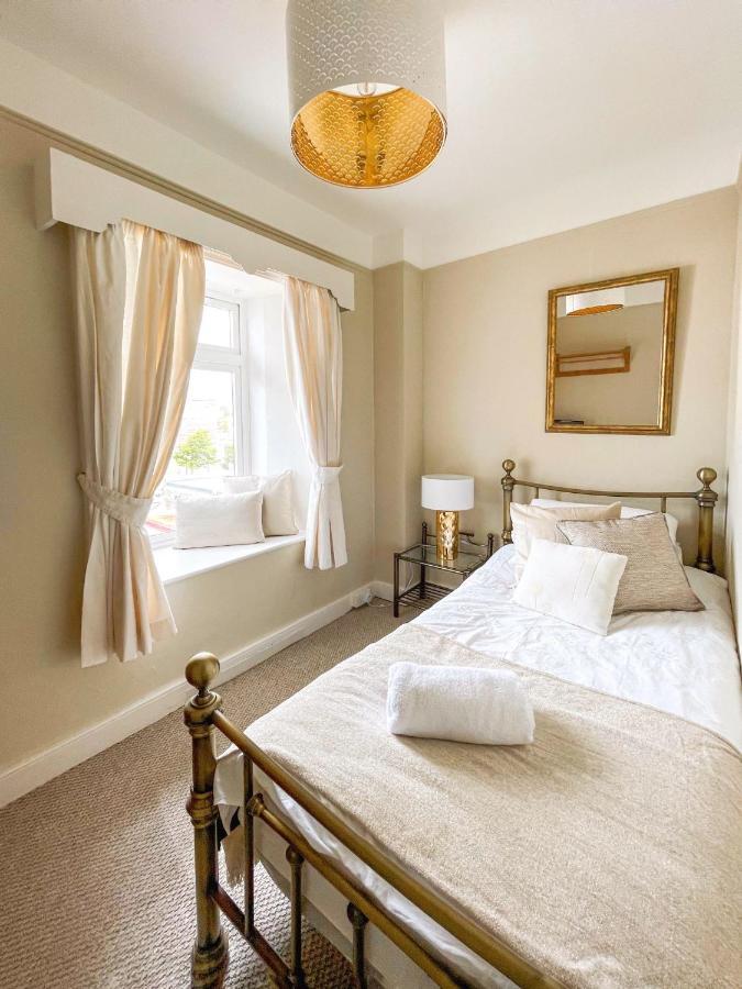 Single Room with Private Bathroom