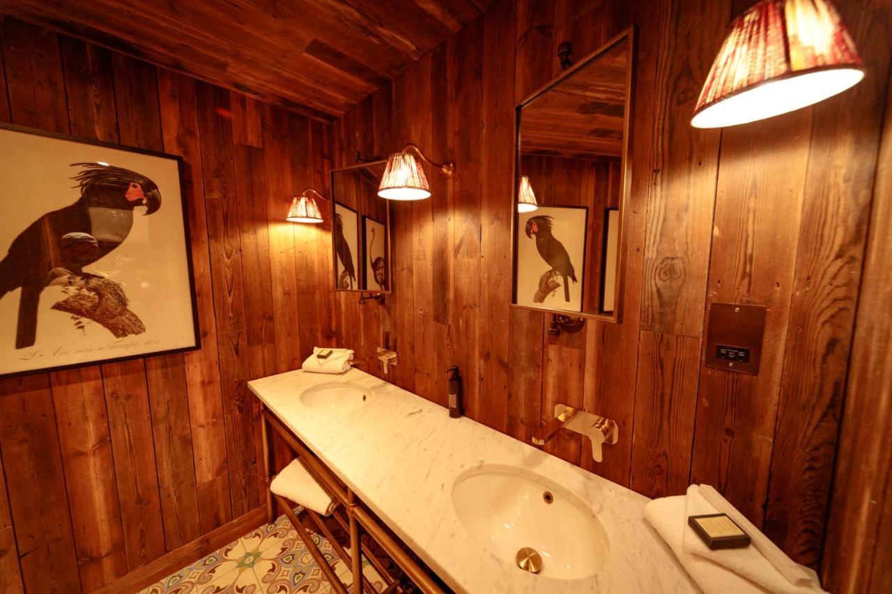 The Lakeview Suite