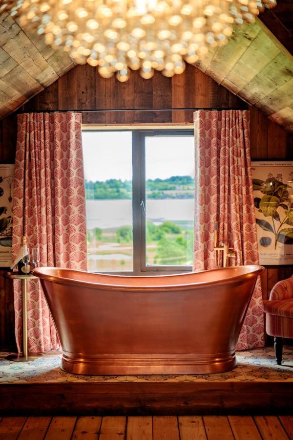 The Lakeview Suite