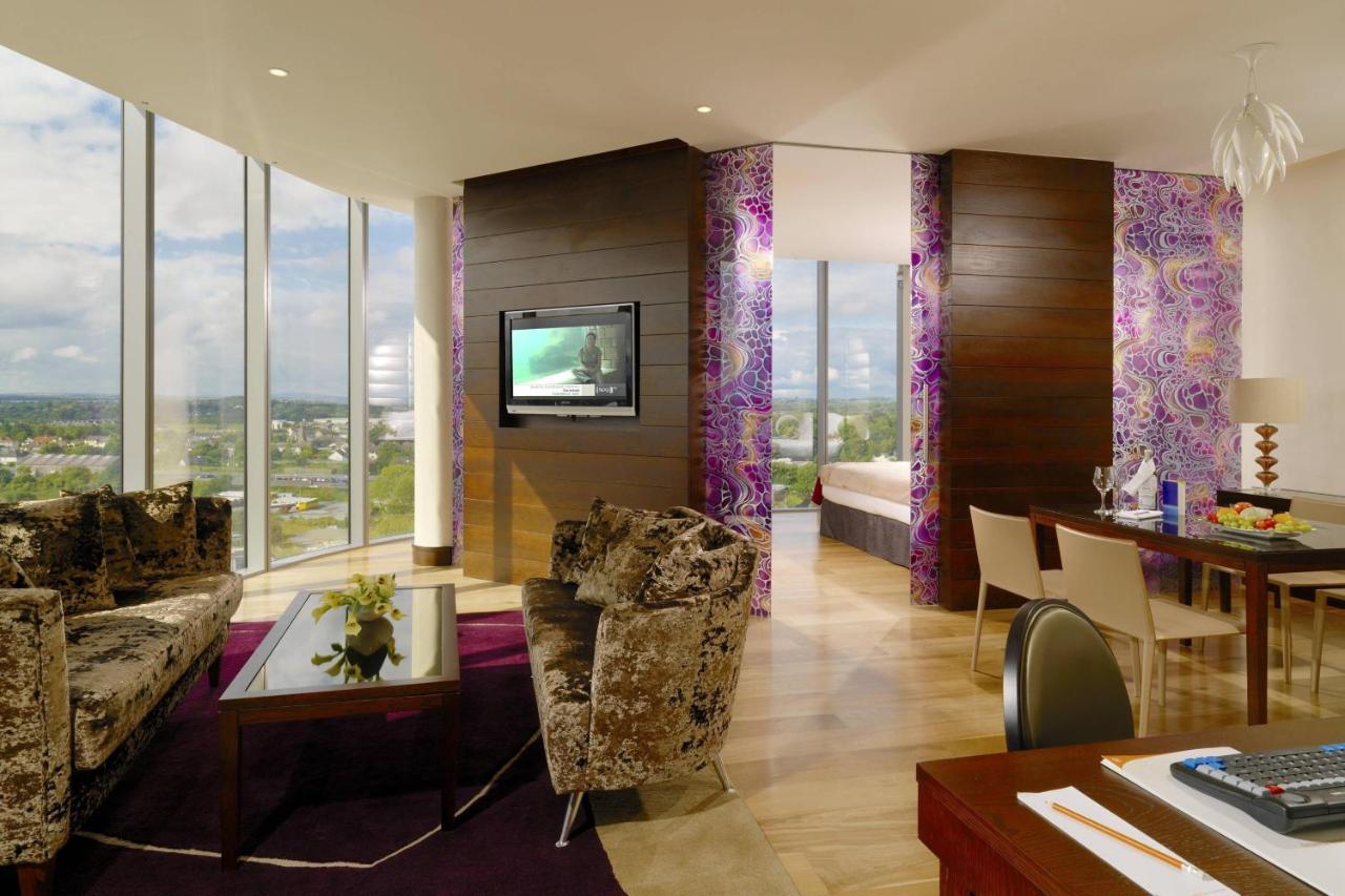 Penthouse Suite, 1 King, River view, Corner room, High floor