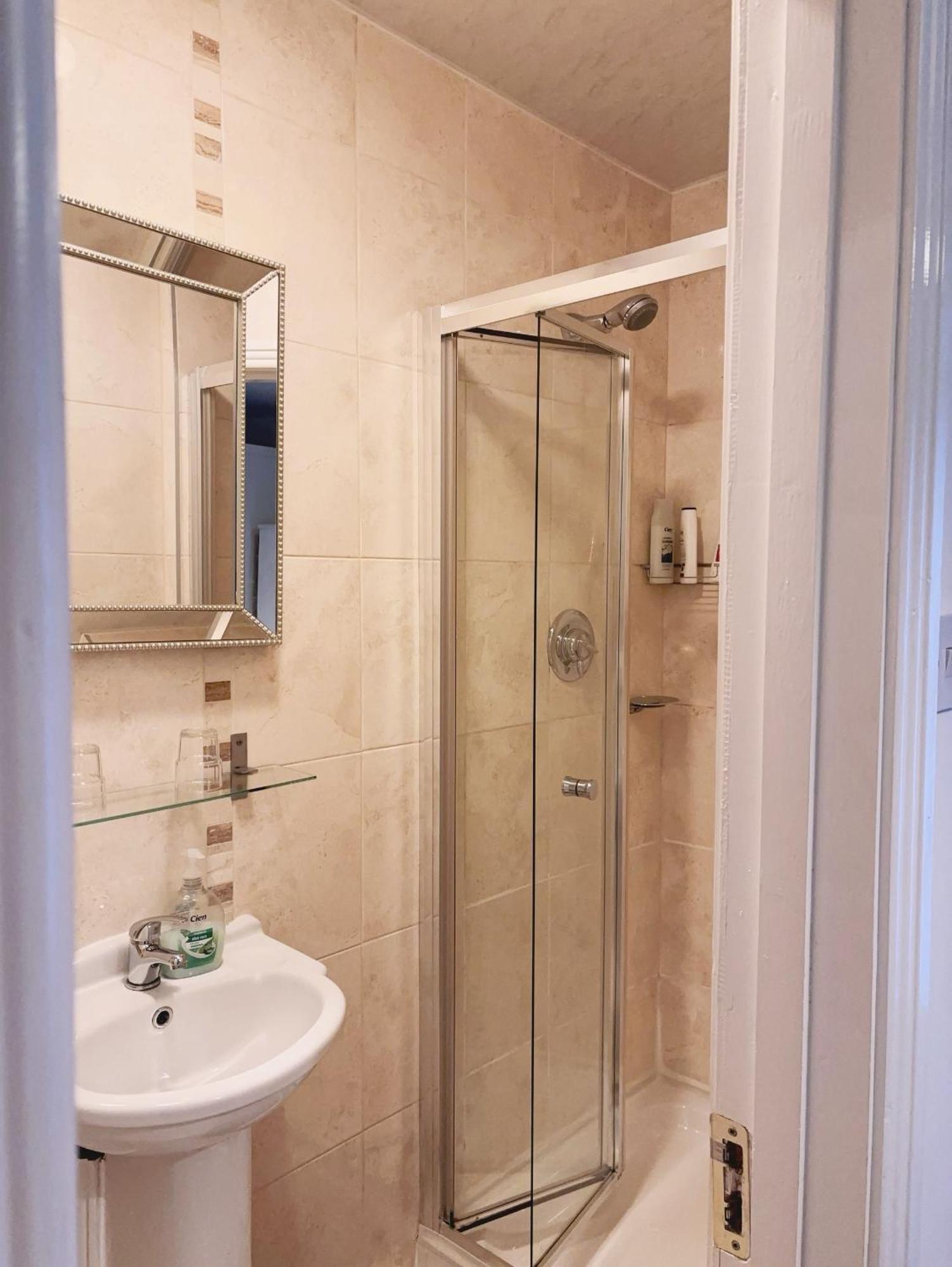 Double Room Private Bathroom