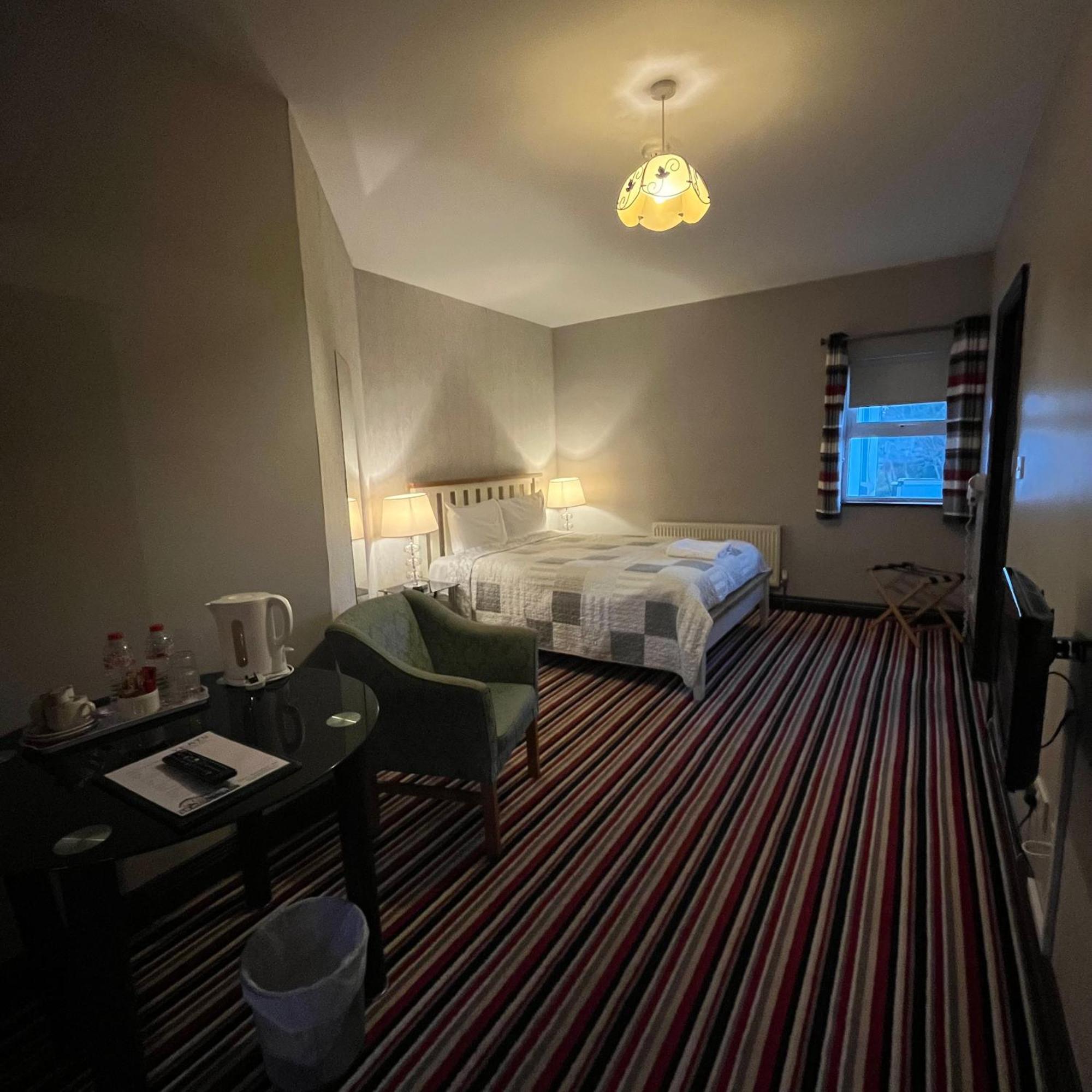 Large Family Room,1530602098:JPEG