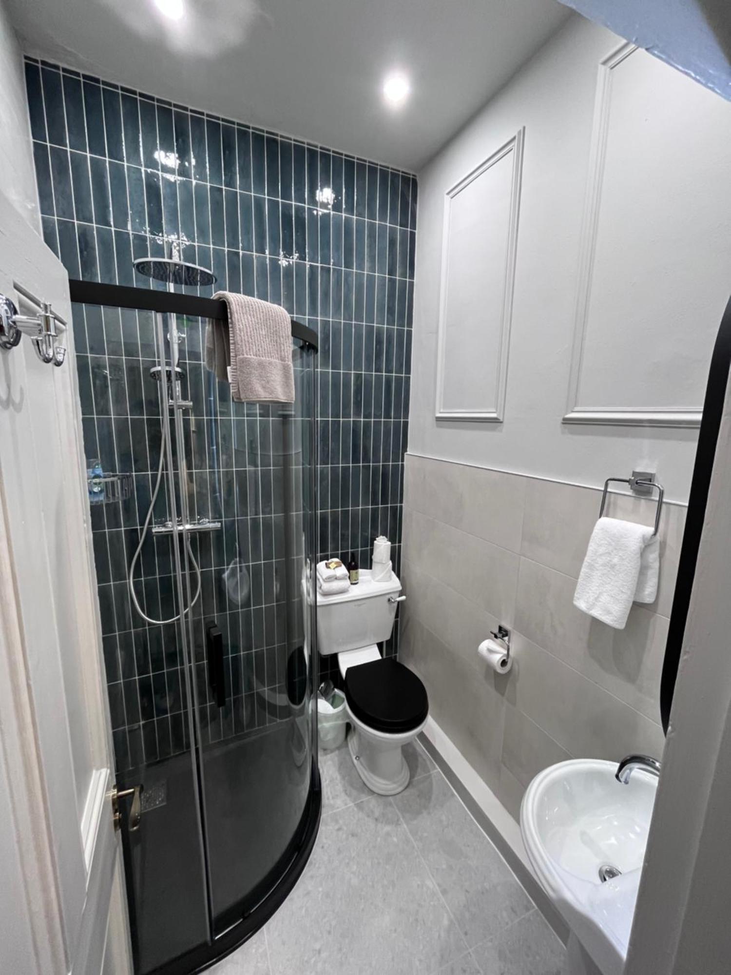 Twin Room Private Bathroom