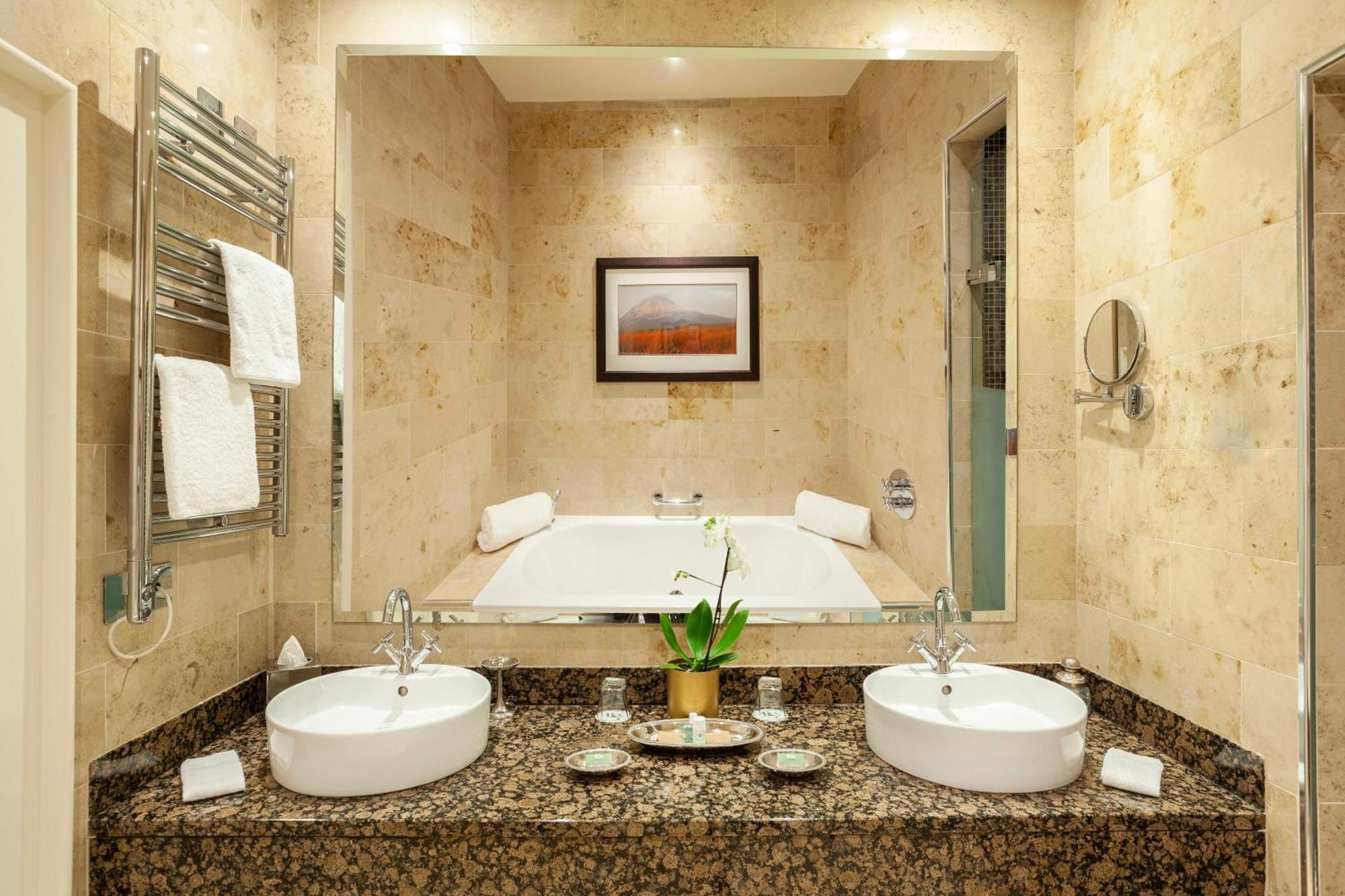 Junior Suite,1539726238:JPEG