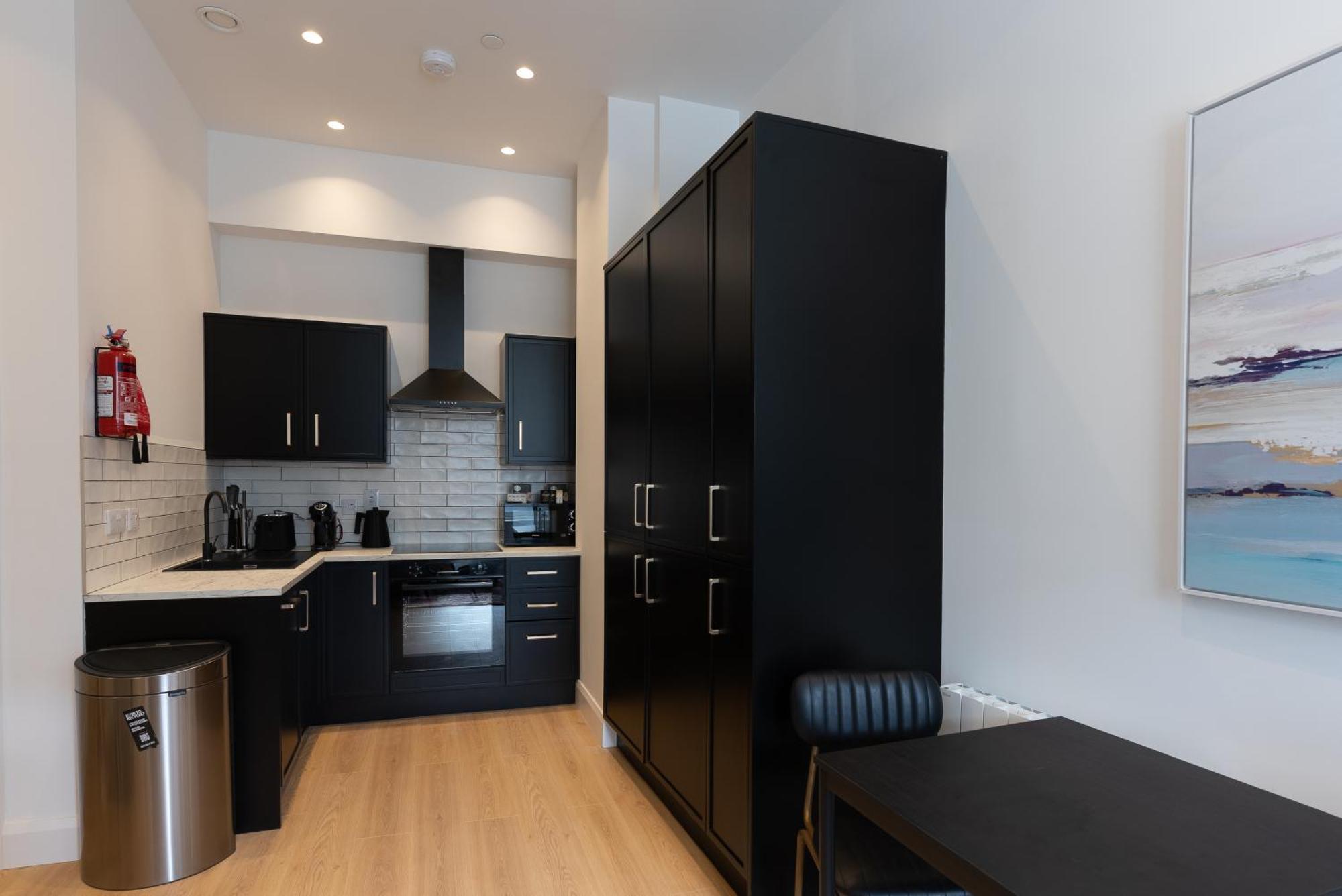Deluxe One Bedroom Apartment Off Site Stairs Only