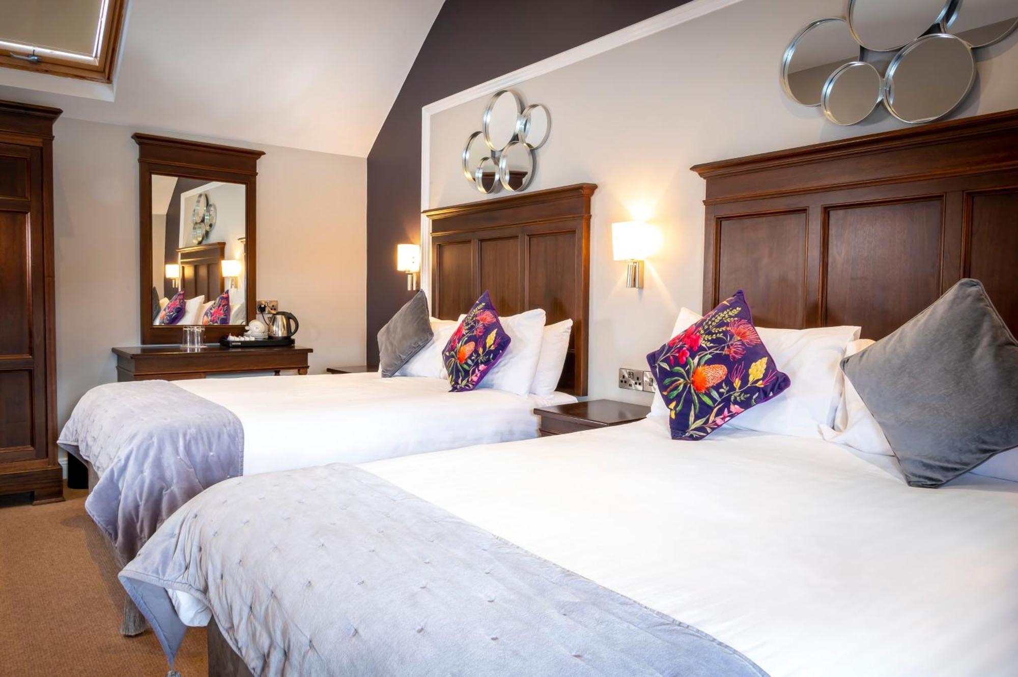 Double or Twin Room Private Bathroom