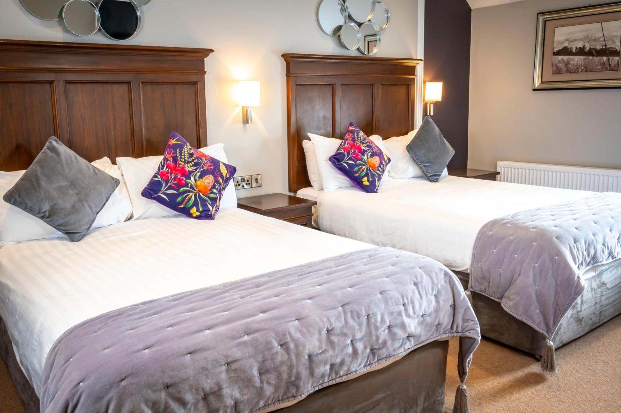 Double or Twin Room Private Bathroom