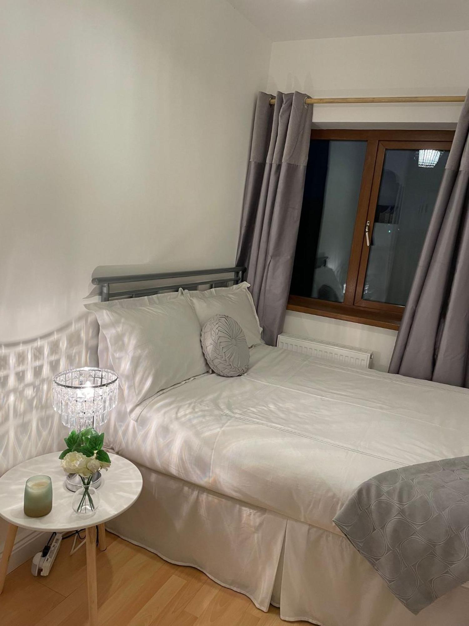 Single Room with Private External Bathroom