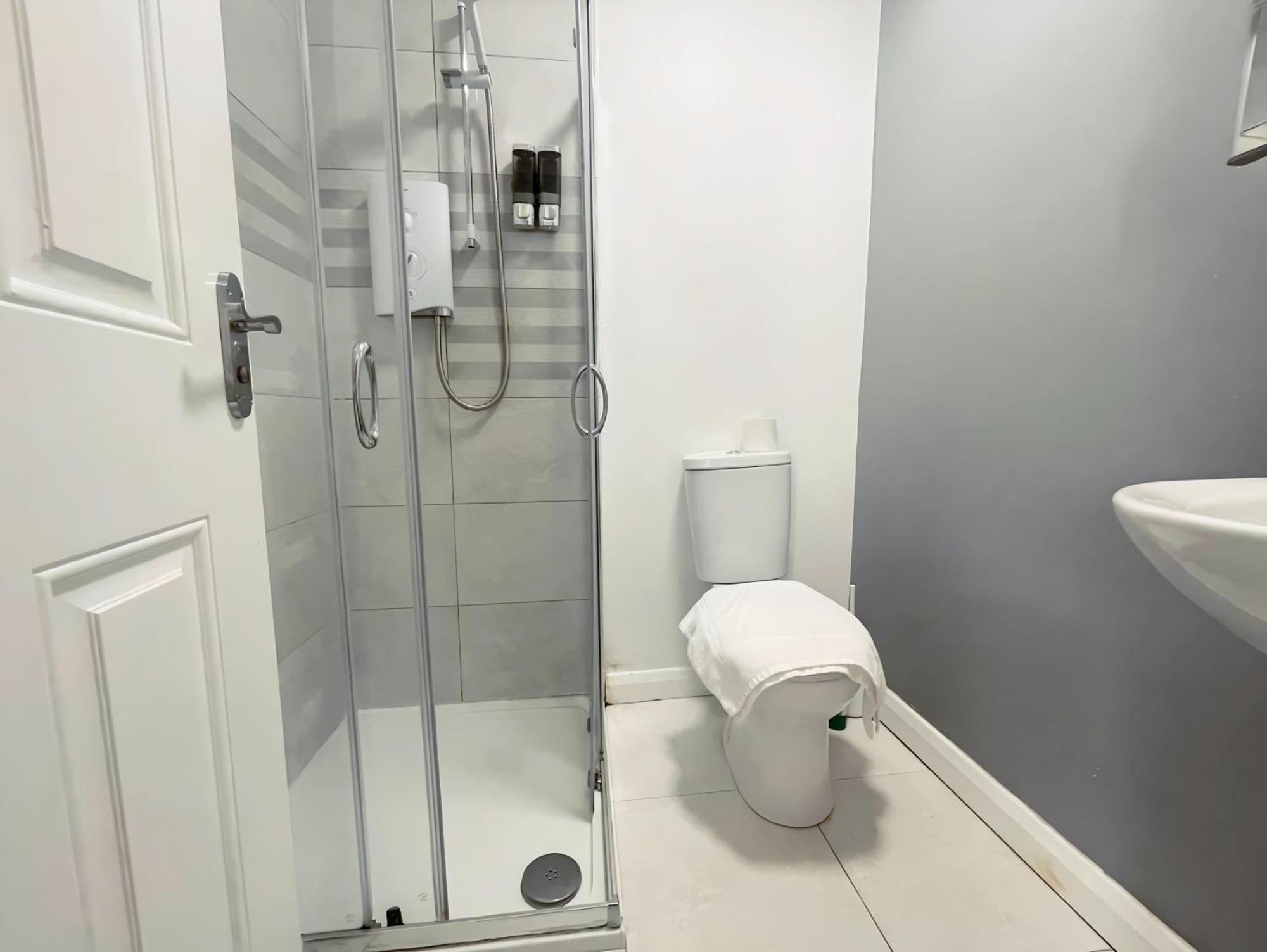 Double Room Private Bathroom