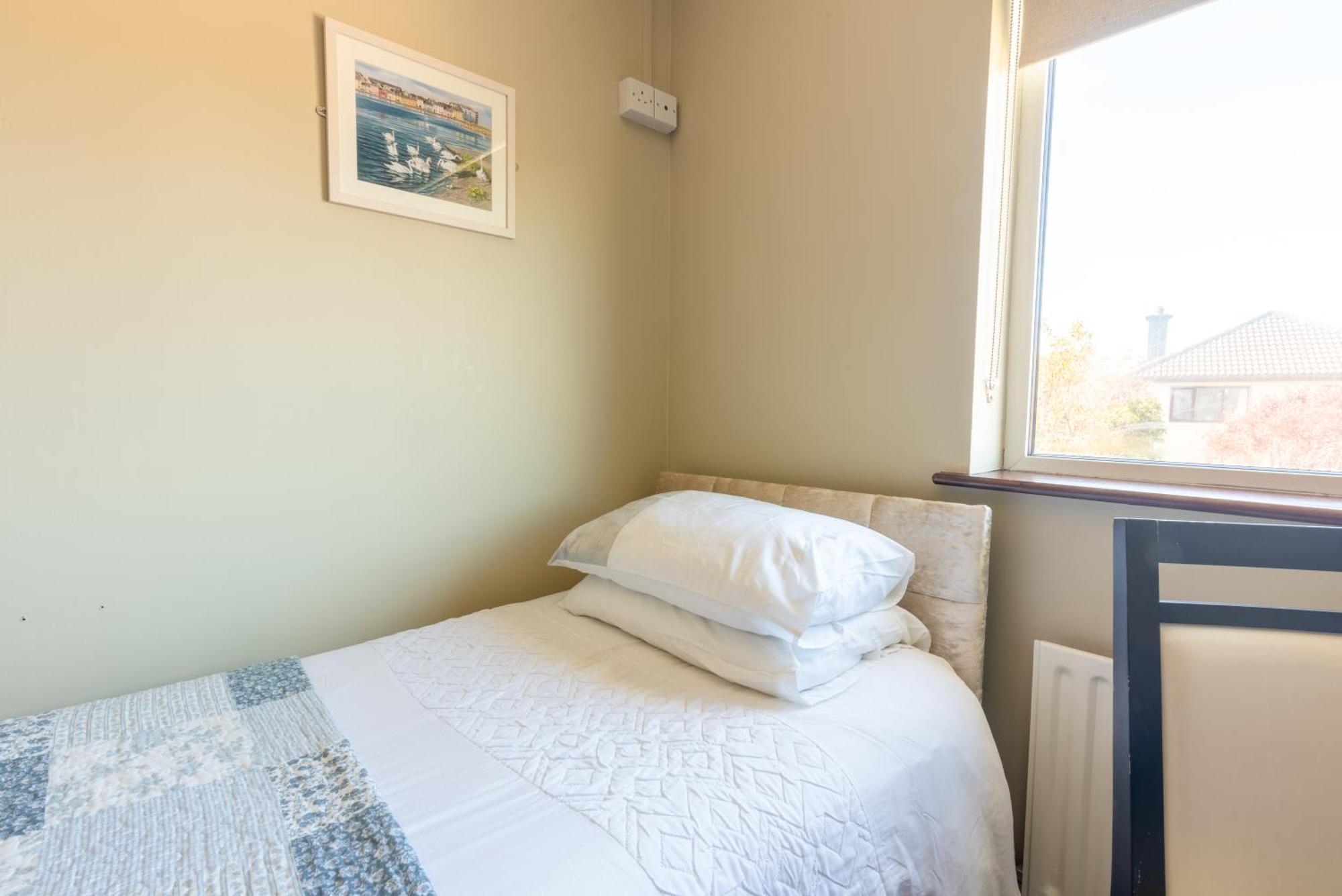 Double or Twin Room Private Bathroom