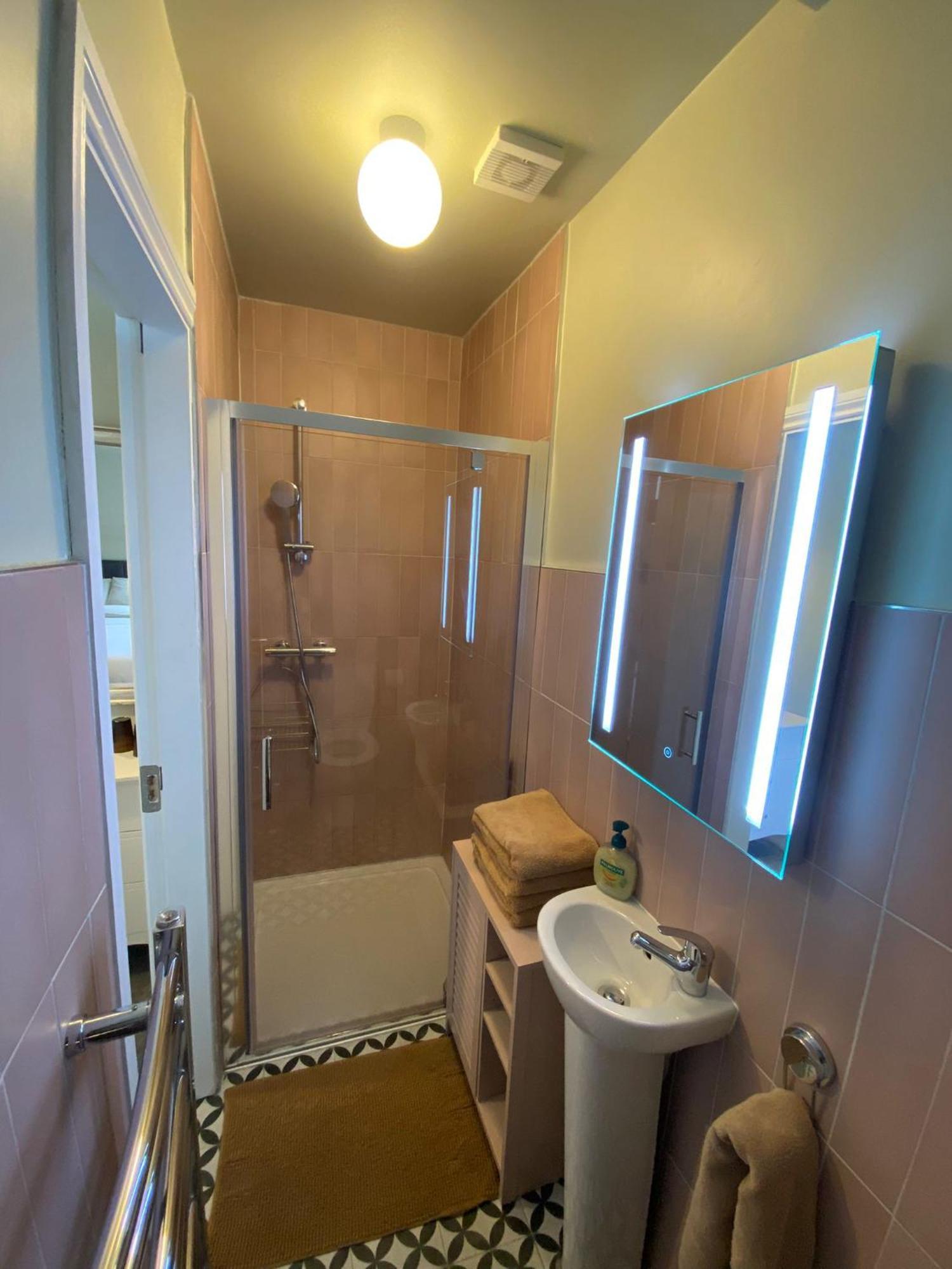 Double Room Private Bathroom