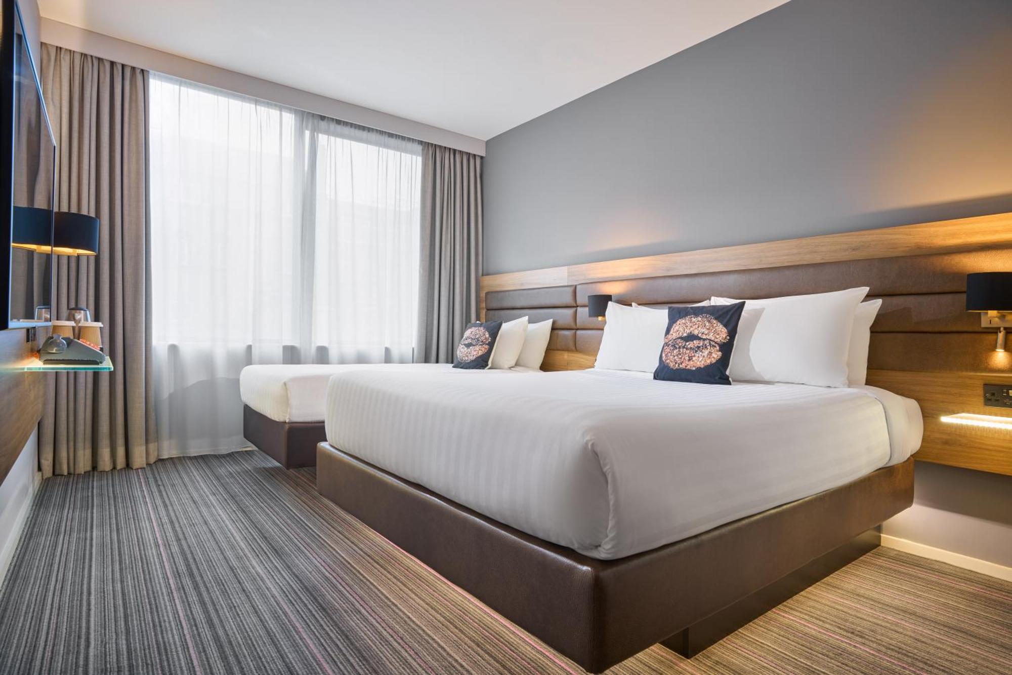 Moxy Sleeper Queen&Single Guest room 1 Queen