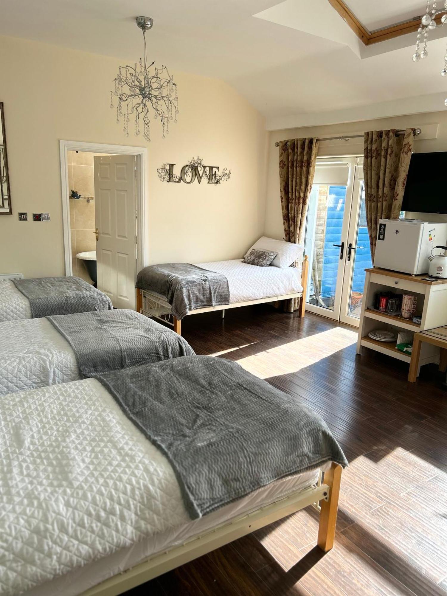 Deluxe Family Room