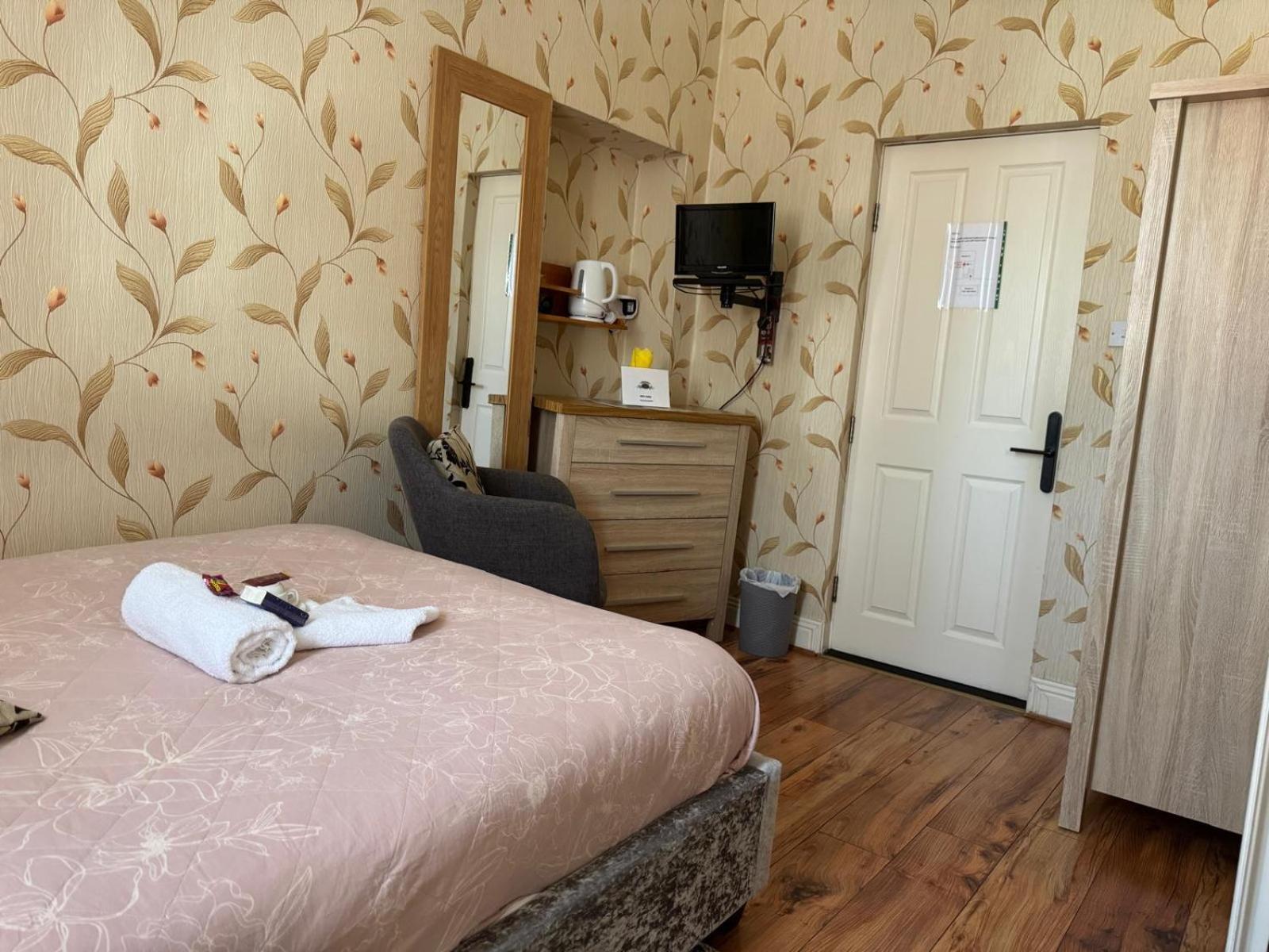 Double Room Private External Bathroom