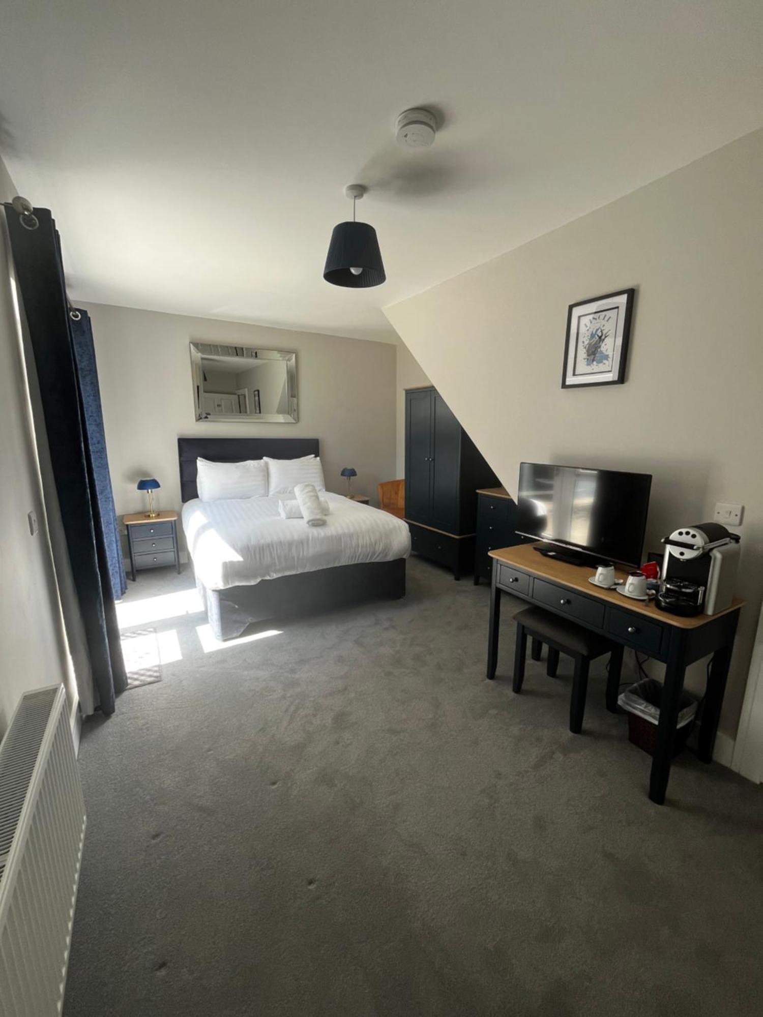Double Room Private Bathroom