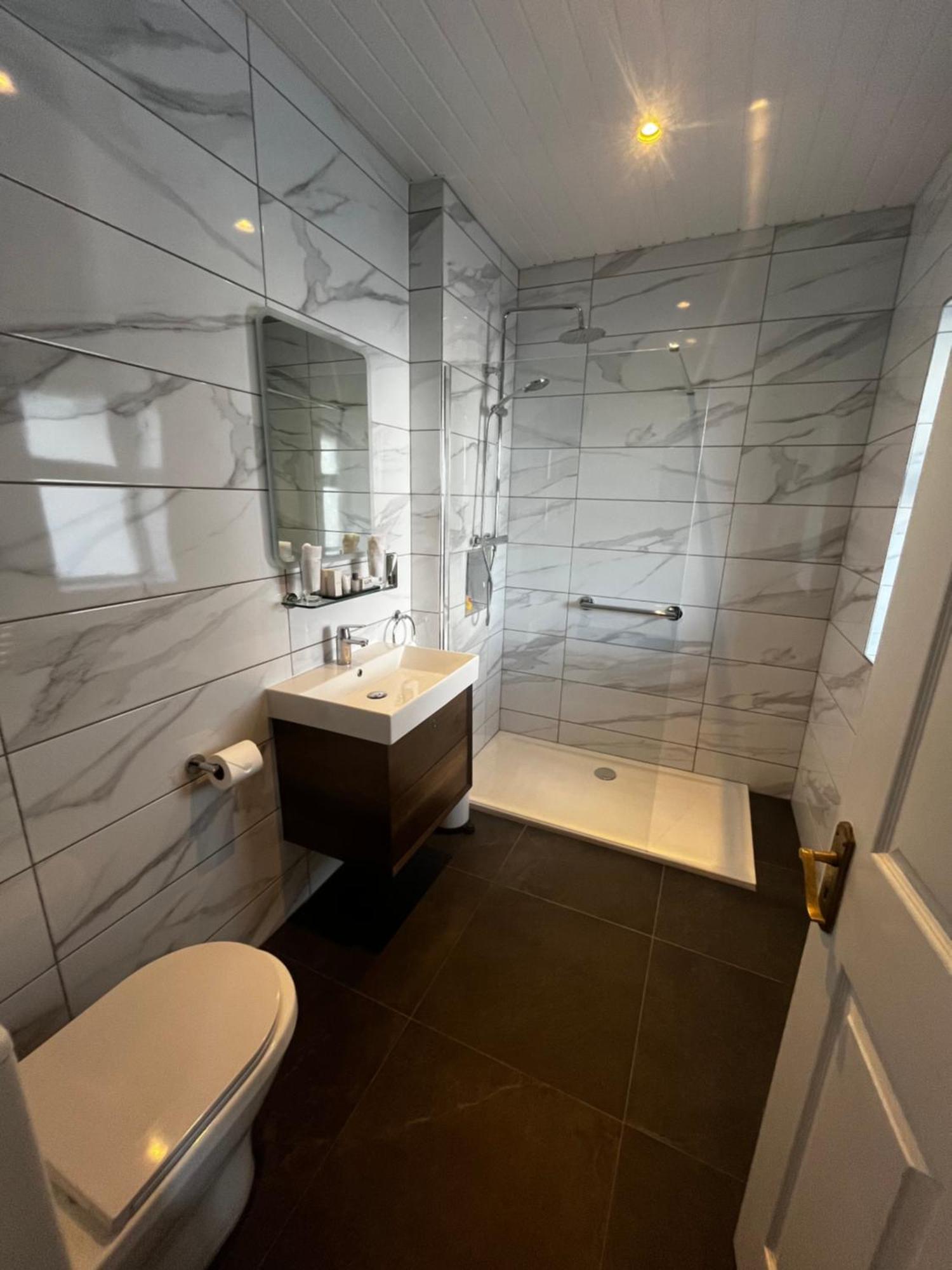 Double or Twin Room with Partial Sea View