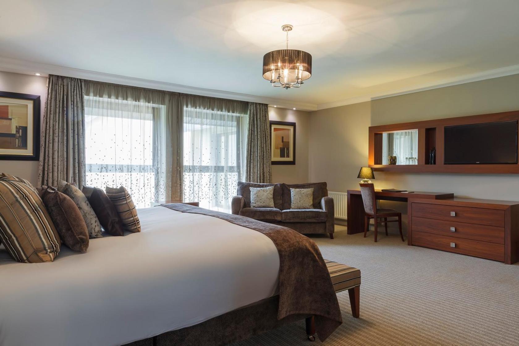 Executive Suite,1686421242:JPEG