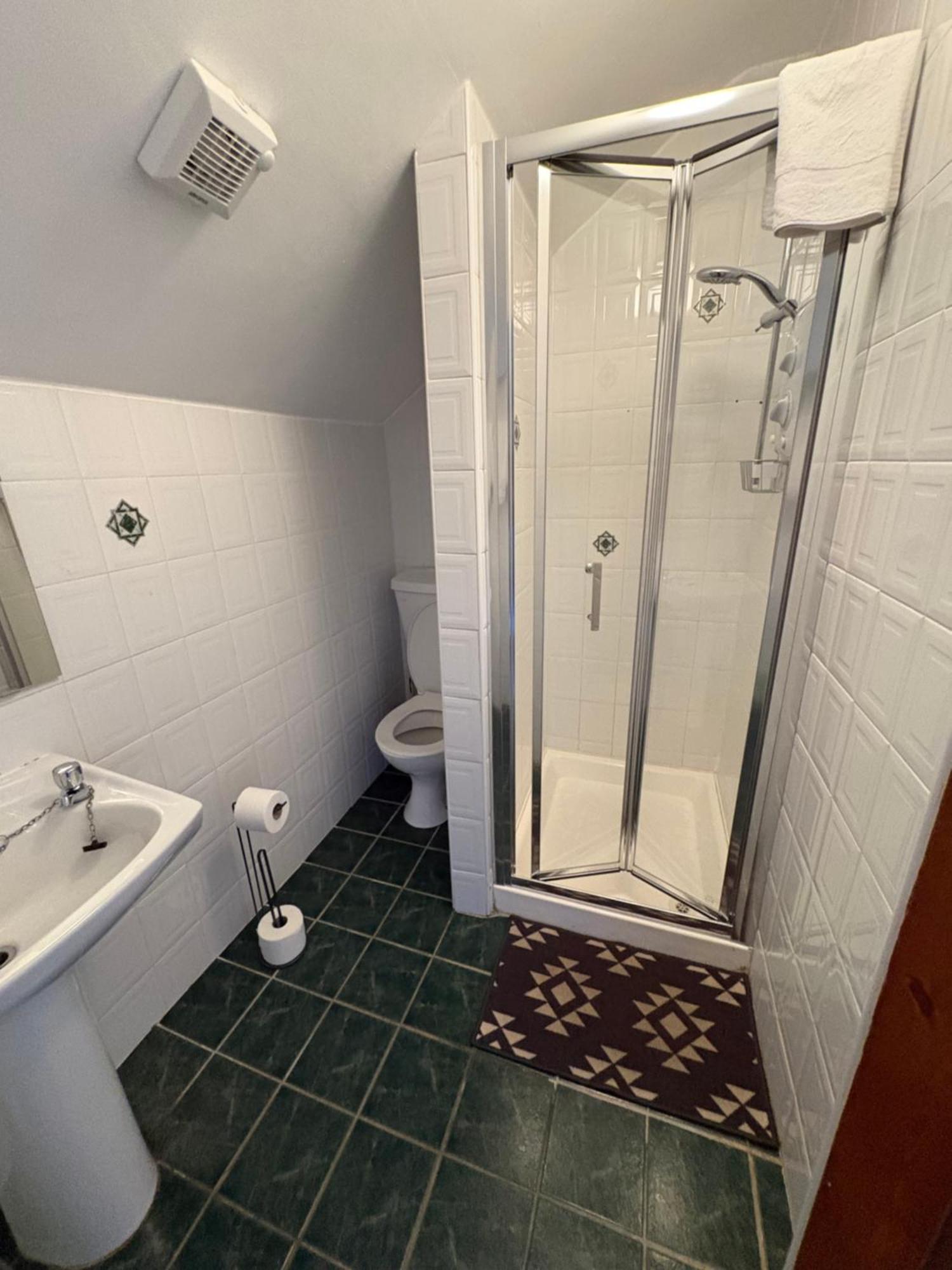 Double Room Private Bathroom