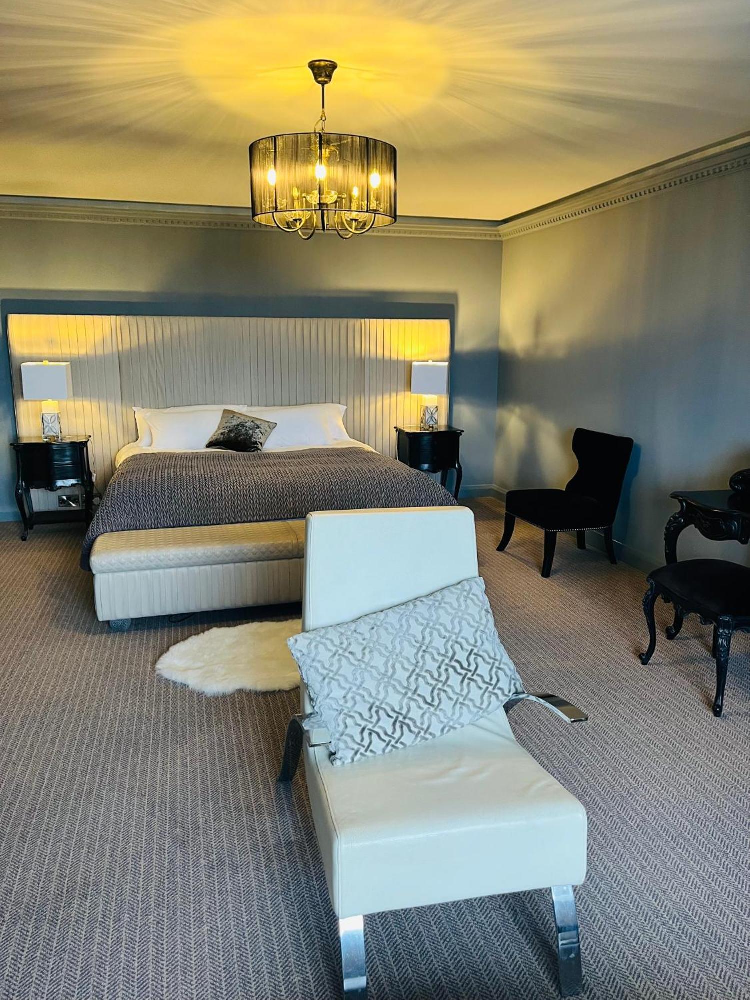Deluxe Suite with Sea View,1756791529:JPEG