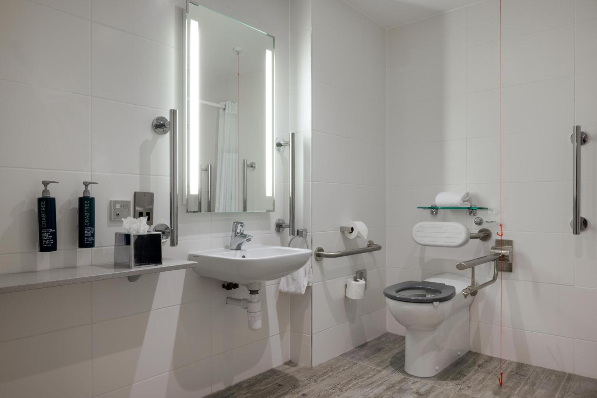 Queen Room Accessible