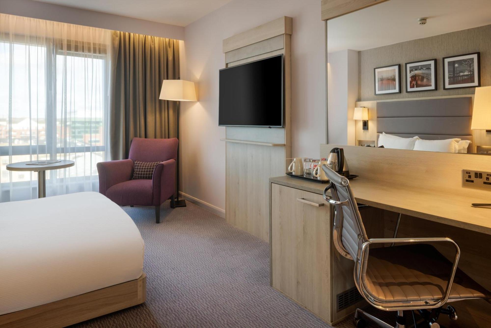 Queen Room Accessible