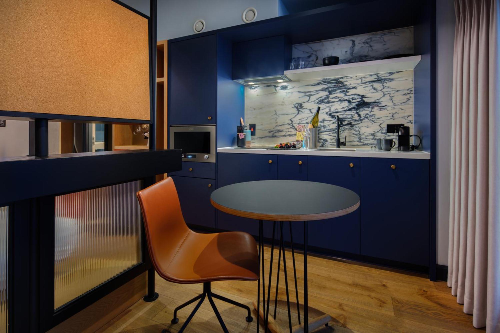 Deluxe Studio