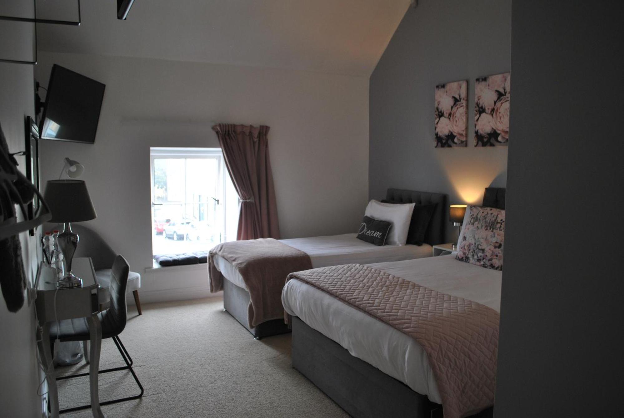 Deluxe Family Room