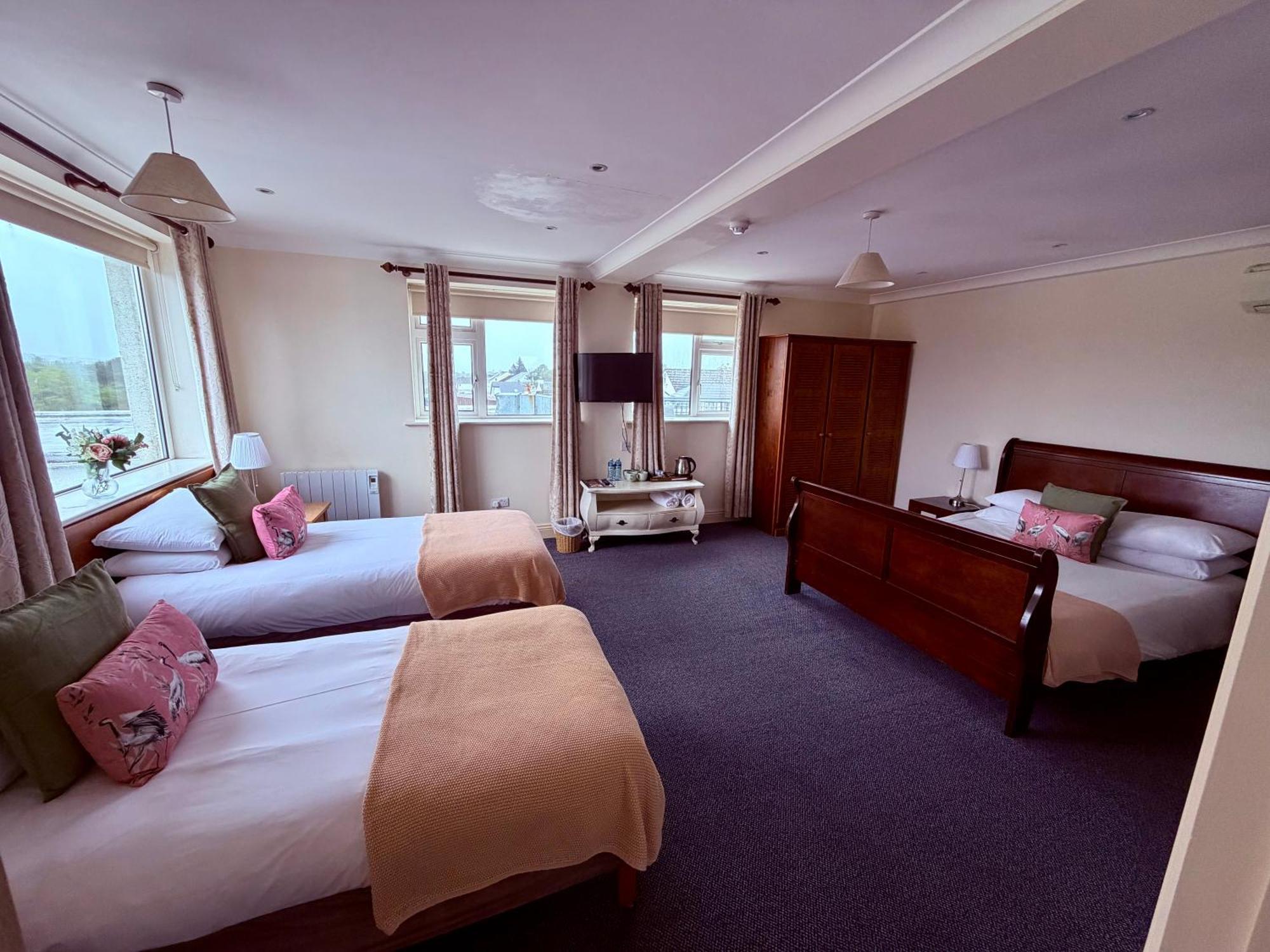 Deluxe Family Room