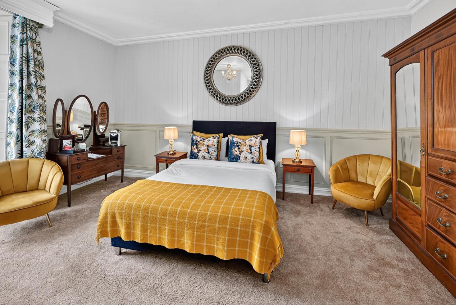 Deluxe Double or Twin Room