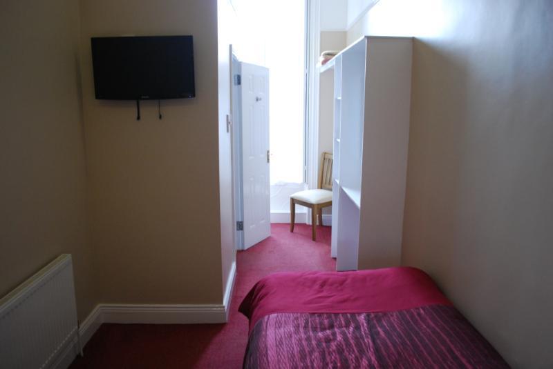 Twin Room with Private Bathroom