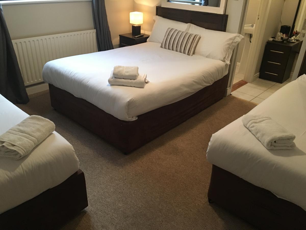 Quadruple Room with Private Bathroom