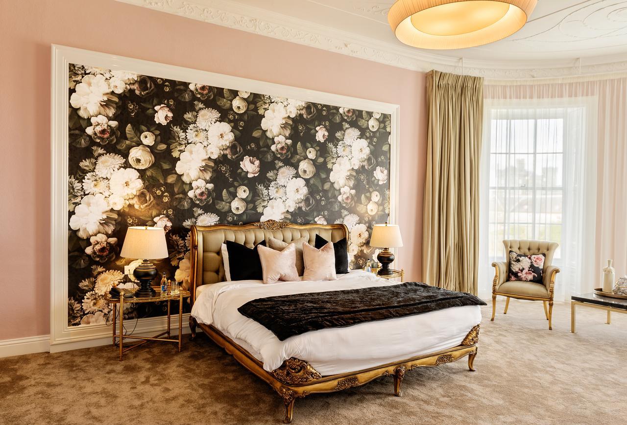 Lady Eleanor Suite Garden View