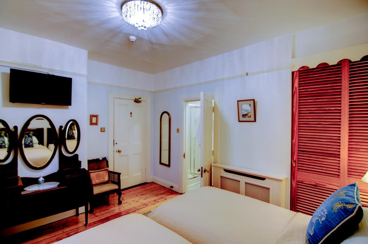 Twin Room Private Bathroom