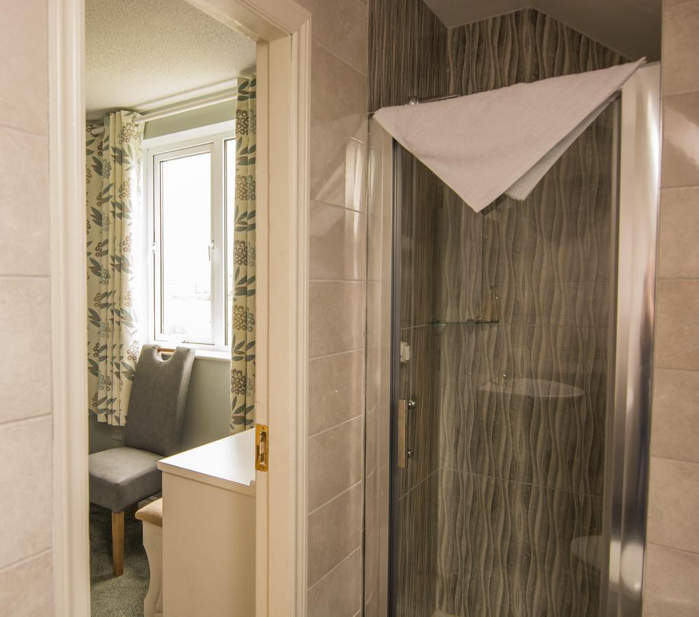 Double or Twin Room Bathroom,643403979:JPEG