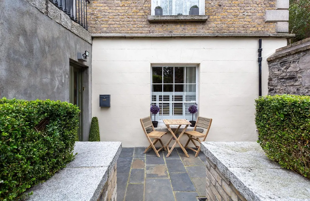 Spectacular 2 Bedroom Apartment With Sunny Garden & Terrace-1