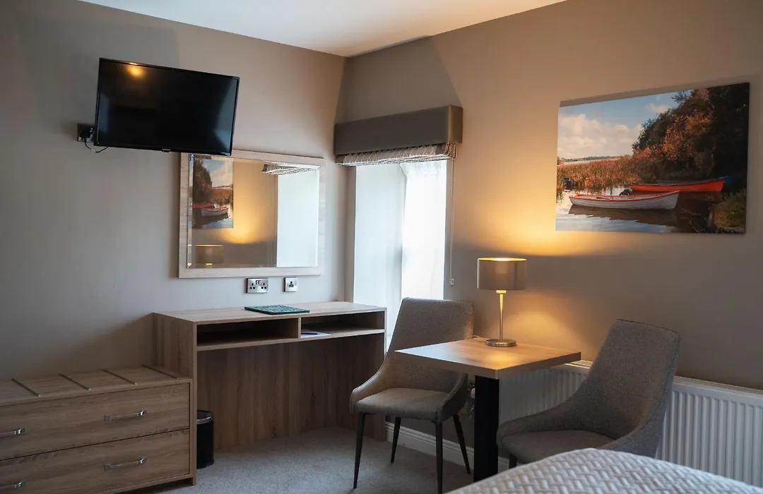 Castle Varagh Hotel & Bar-1