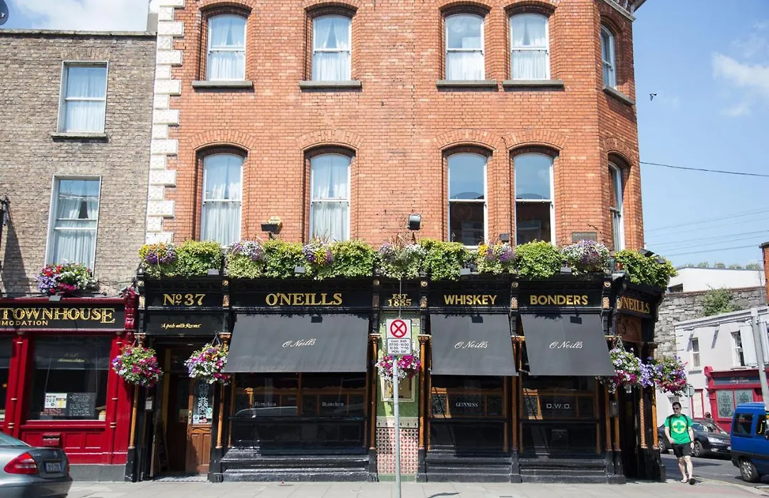 O'Neills Victorian Pub & Townhouse-1