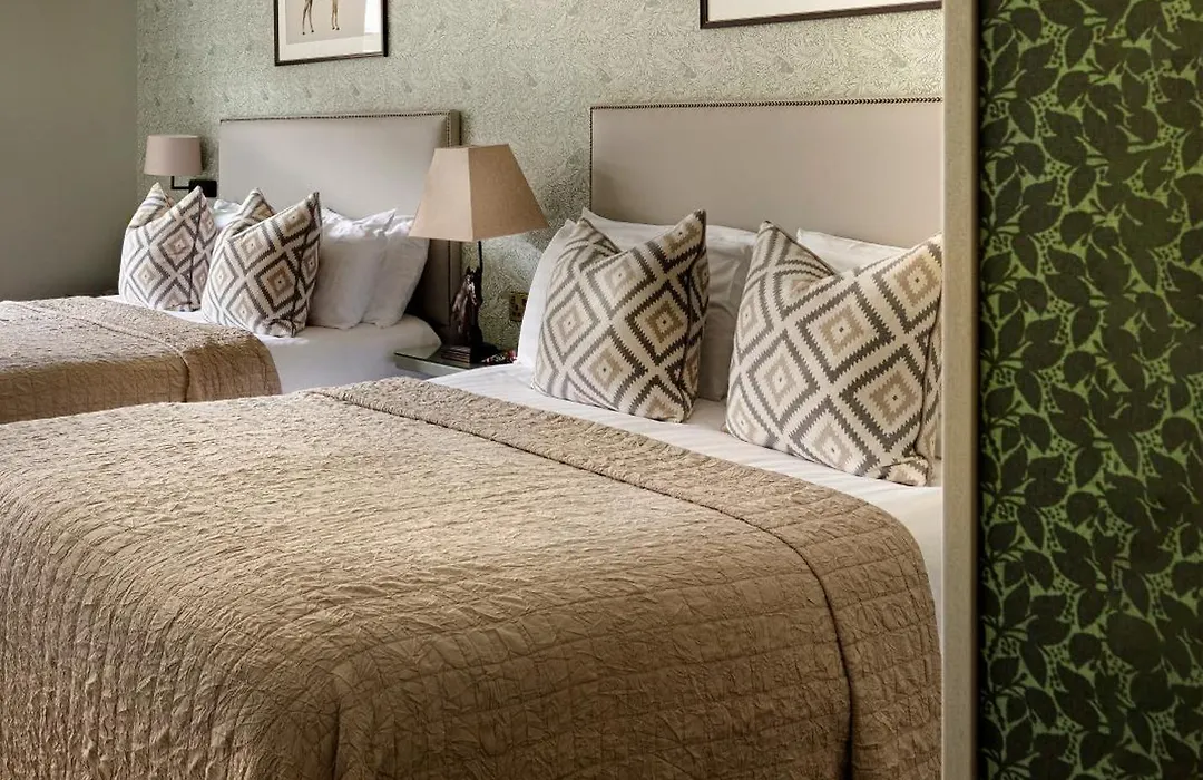 Horse & Jockey Hotel-1