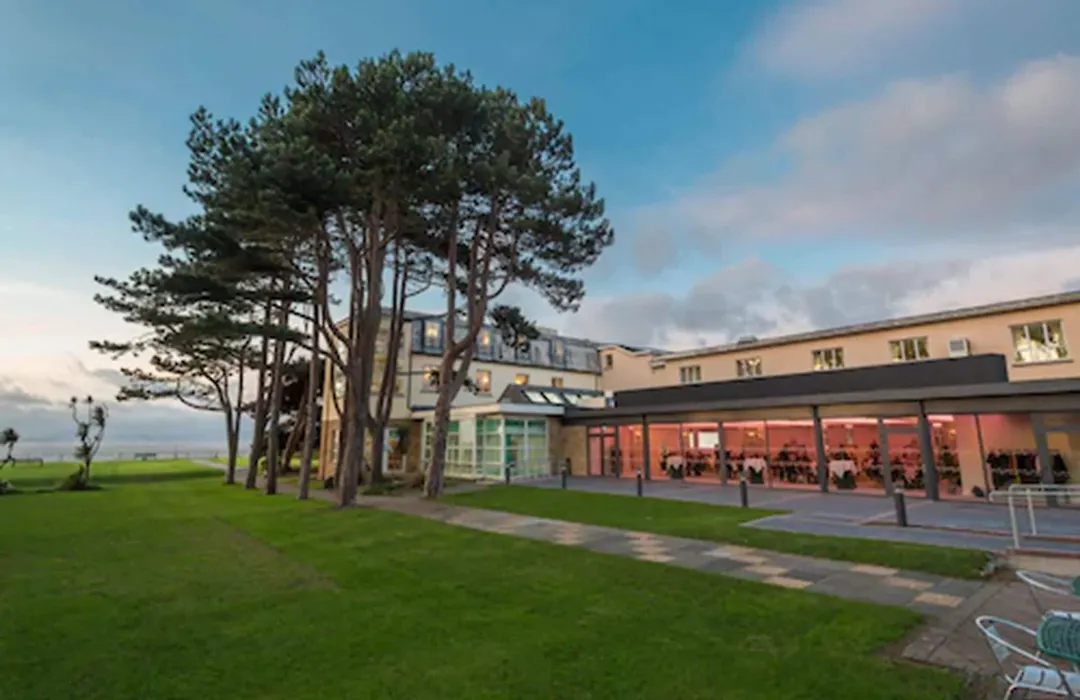 Marine Hotel-1