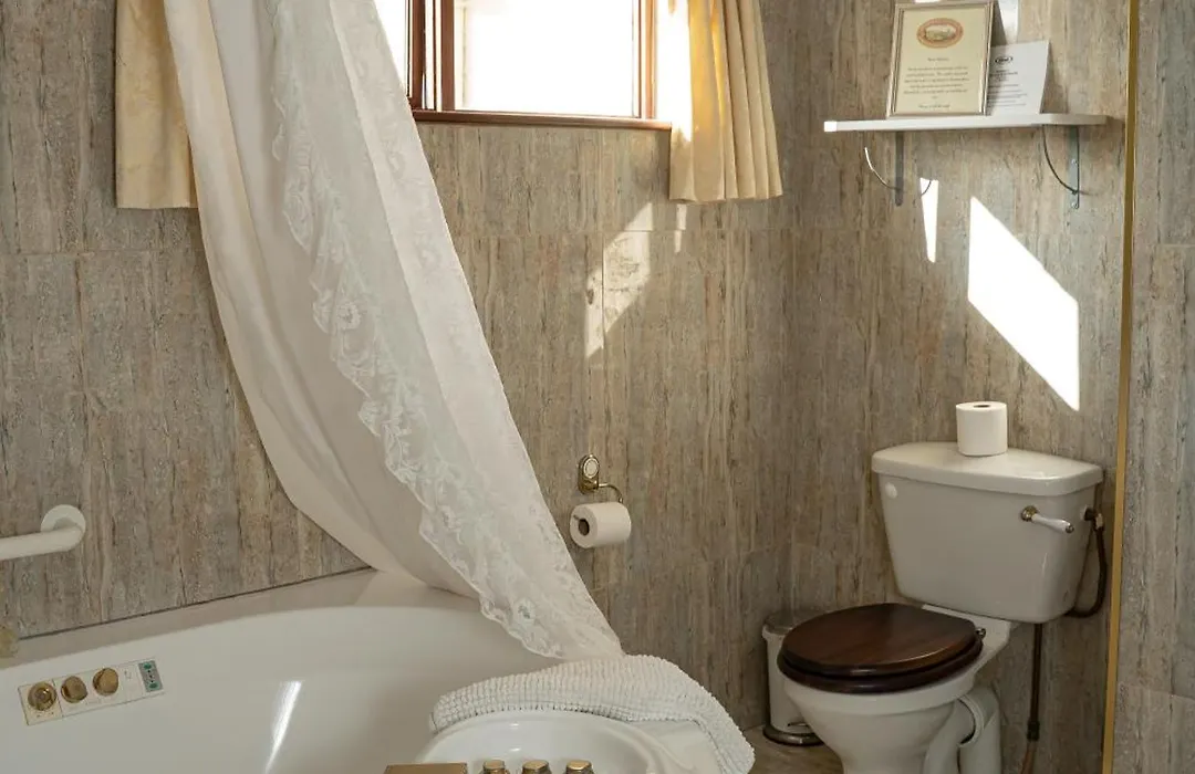 Hanora'S Cottage Guesthouse And Restaurant-1
