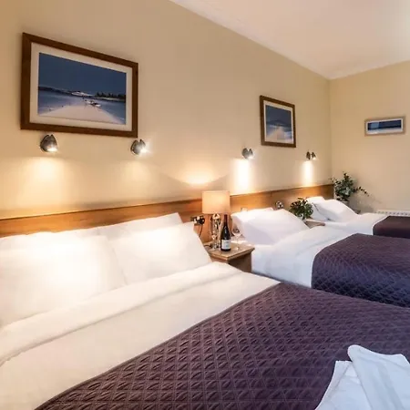 Holiday Hotel-3