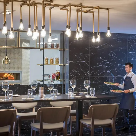 Clayton Hotel Dublin Airport-2