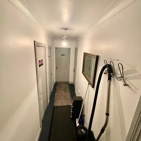 Double Room In A Cozy Shared Apartment, Custom House Harbour Apartments-2