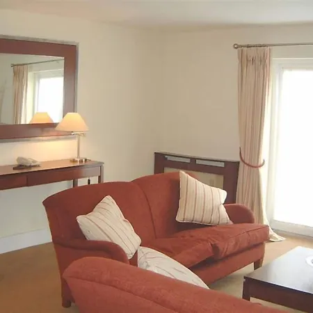 Castle Oaks House Hotel-3