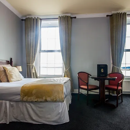 Commodore Hotel-2