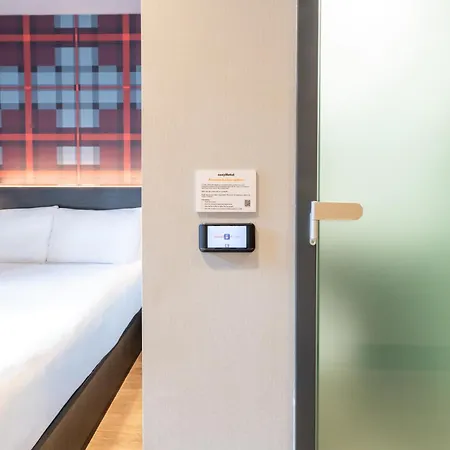 Easyhotel Dublin-2