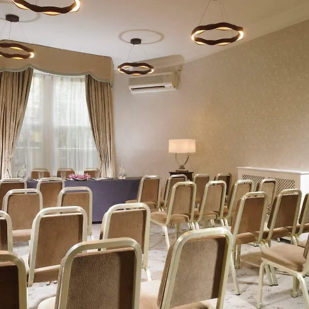 Buswells Hotel-3