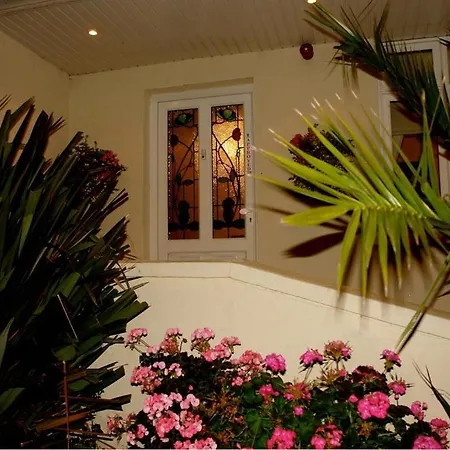Annandale House-2