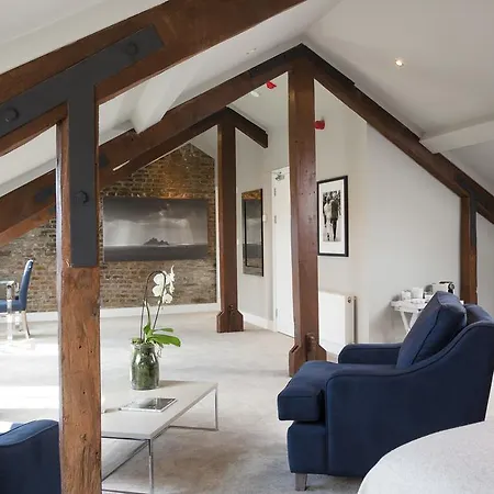 Giles Norman Gallery & Townhouse-2